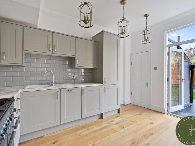 House for rent in Palmers Green, Greater London