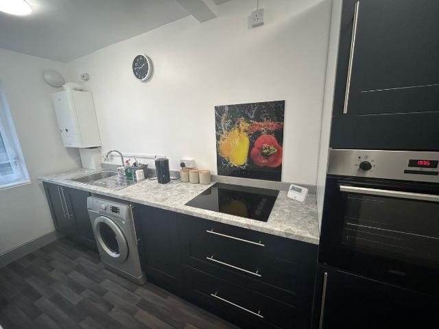 Apartment for rent in West End, Bare