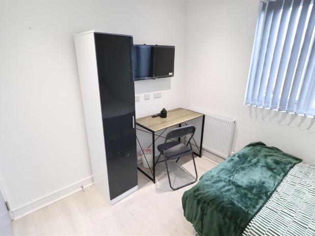 Room for rent in Ball Hill, West Midlands