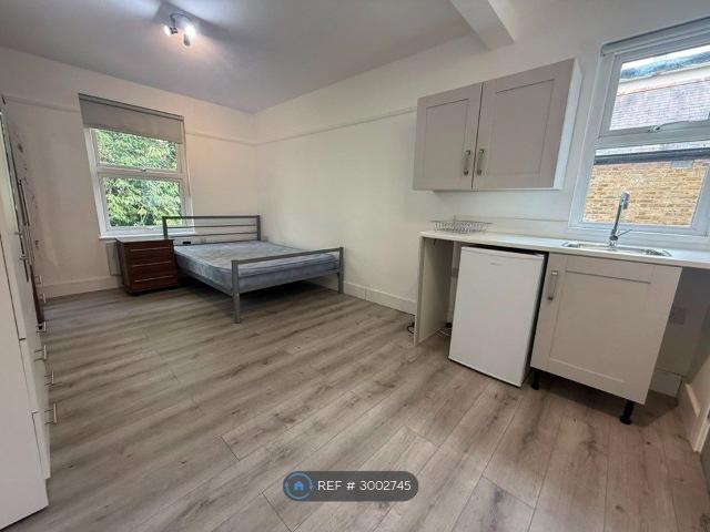 Studio for rent in North Watford, Hertfordshire