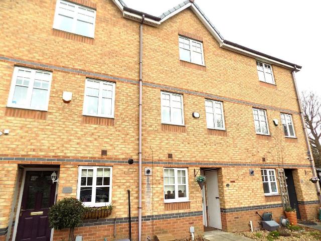 House for rent in Calderstones