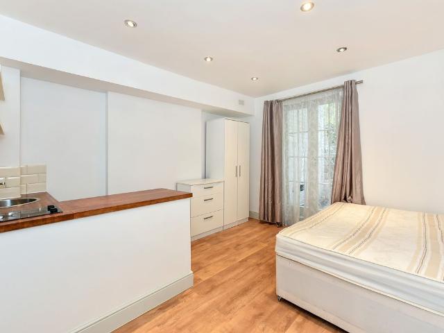 Studio for rent in Earl's Court, Greater London