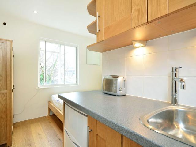 Studio for rent in Earl's Court, Greater London