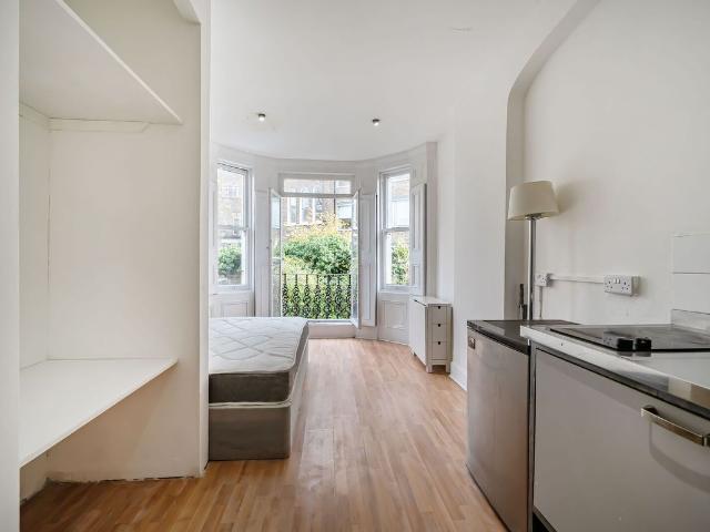 Studio for rent in Earl's Court, Greater London