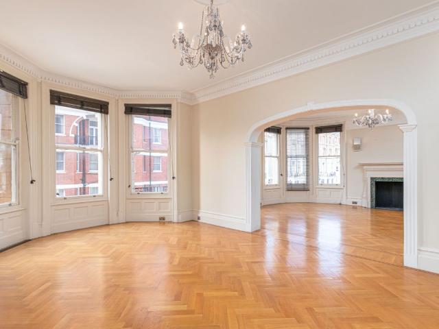 Apartment for rent in Kensington, Greater London