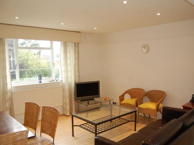 Apartment for rent in Brondesbury Park, Greater London