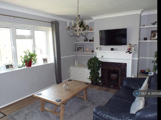 Apartment for rent in Ardleigh Green, Greater London