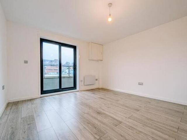 House for rent in The Image, Pouchen End