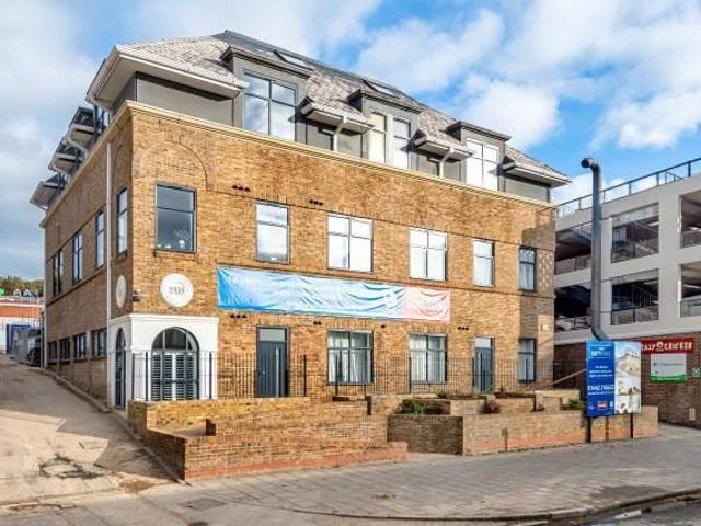 House for rent in The Image, Pouchen End