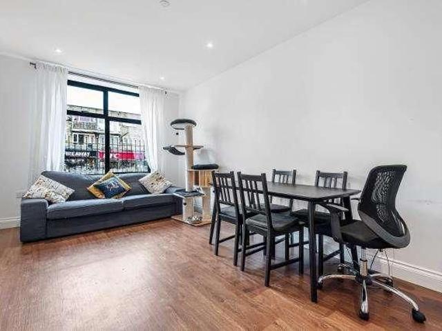 House for rent in The Image, Pouchen End