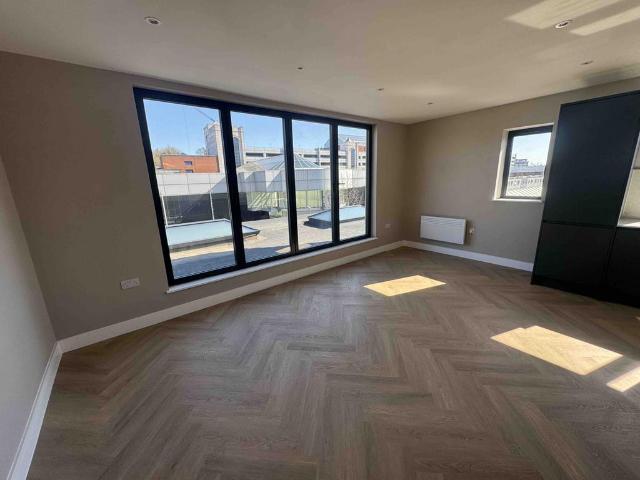 House for rent in The Image, Pouchen End