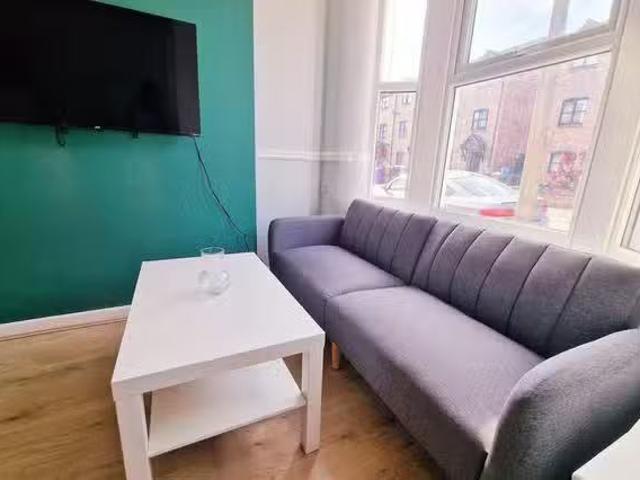 Apartment for rent in Elm Park, Calderstones