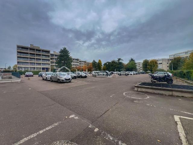 Garage vente à Saint-Germain-en-Laye, Marly-le-roi