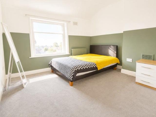 Room for rent in Calderstones