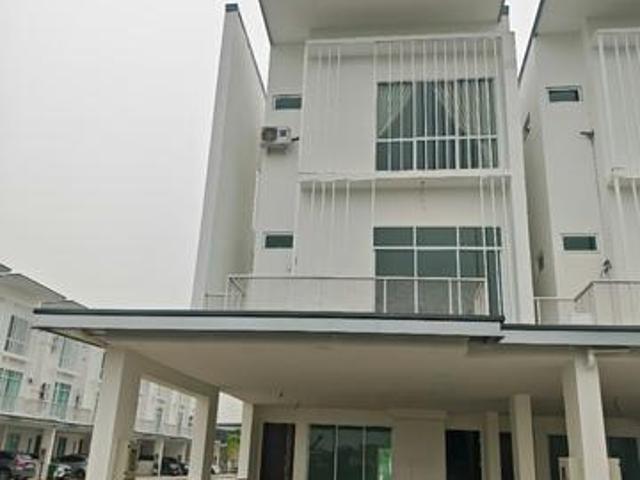Townhouse for rent in Kuching, Bahagian Kuching
