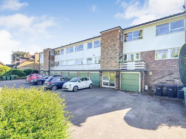 Apartment for rent in Five Acres, Hertfordshire