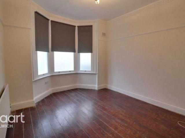 Apartment for rent in Bellenden, Greater London