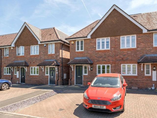 House for rent in Row Town, Surrey