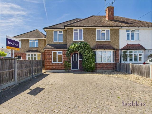 Room for rent in Row Town, Surrey