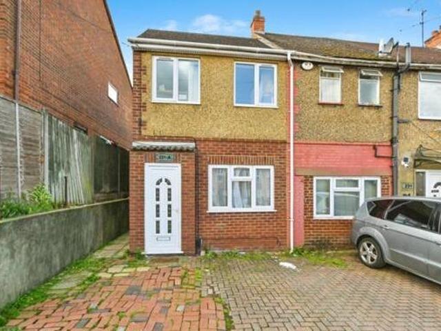 House for sale in Luton