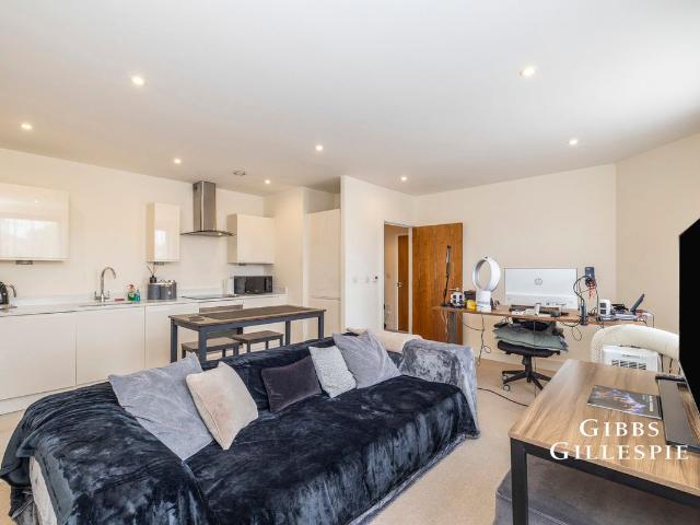 Apartment for rent in Pinner, Greater London
