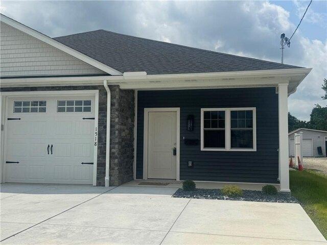 Condo for sale in Monaca
