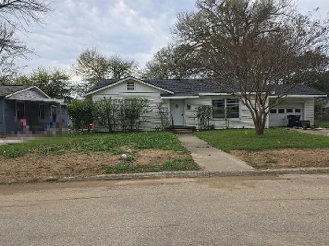 House for sale in Milam, Texas