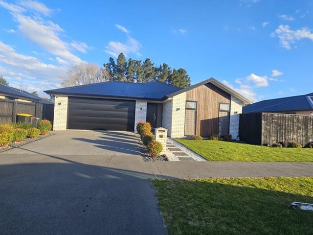 House for rent in Chaslands, Canterbury