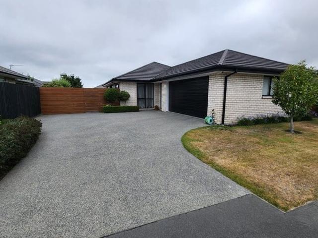 House for rent in Chaslands, Canterbury