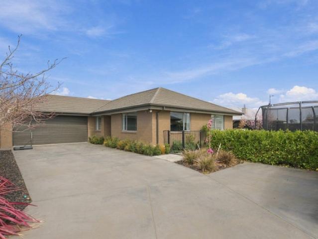 House for rent in Chaslands, Canterbury