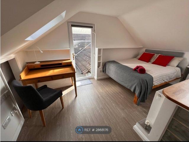 Studio for rent in Fenny Stratford, Milton Keynes