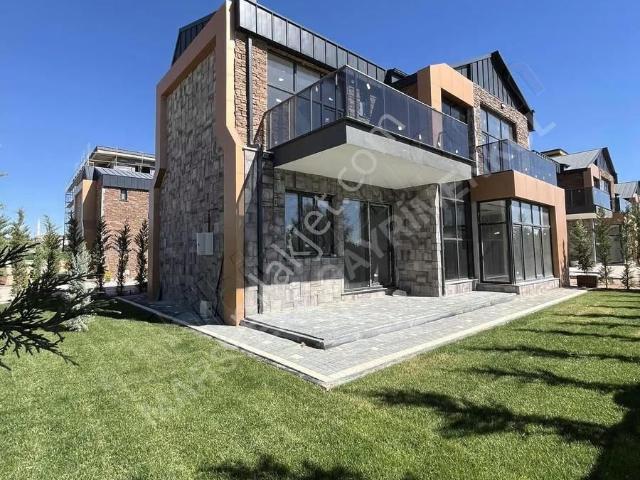 Selçuklu, Konya içerisinde satılık Villa