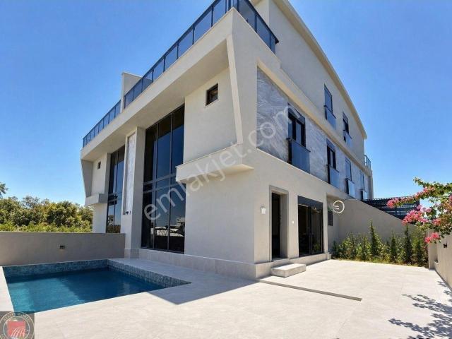 Güzeloba Mahallesi, Muratpaşa içerisinde satılık Villa