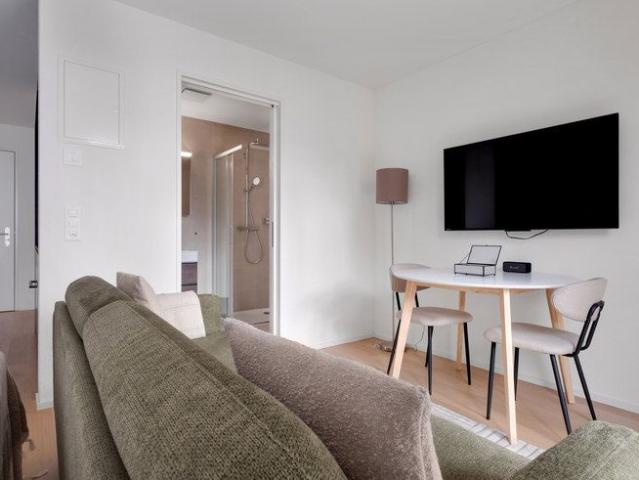 Studio mieten in Einigen, Zürich