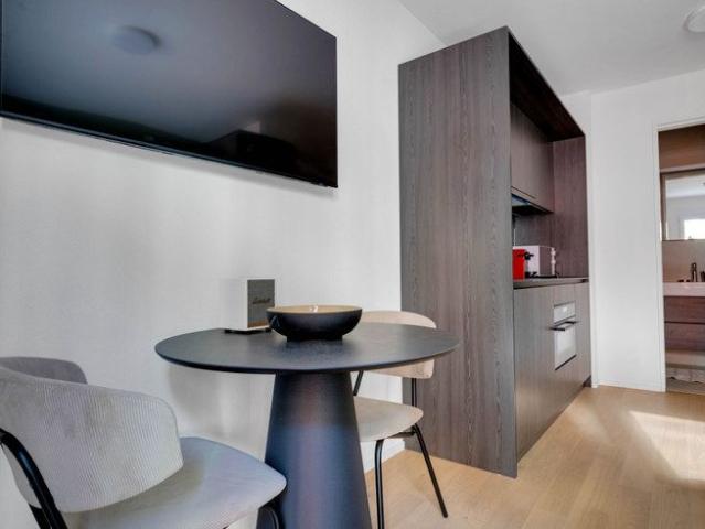 Studio mieten in Einigen, Zürich