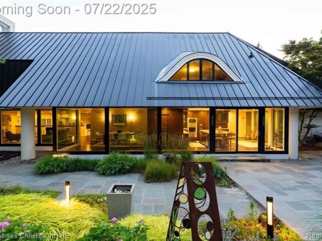 House for sale in Bloomfield Hills
