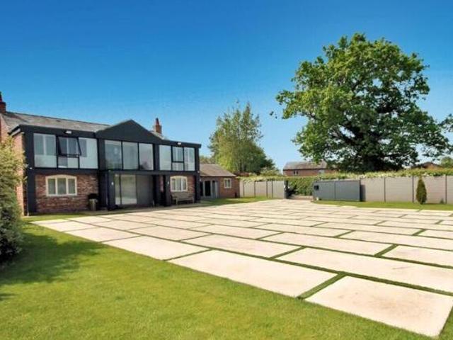 House for sale in Knutsford