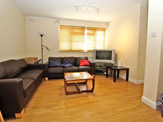 House for rent in London Borough of Merton, Merton Park