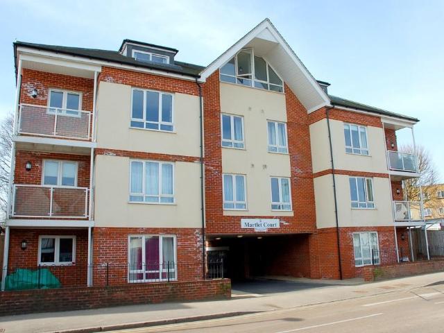 Apartment for rent in Caterham on the Hill, Hillview