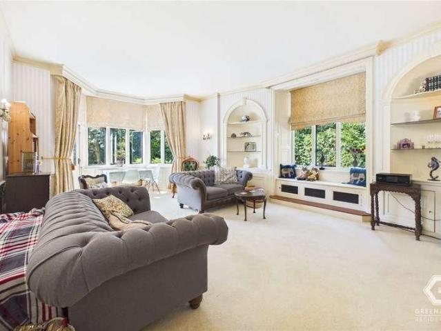 Apartment for rent in Perryfields, West Sussex