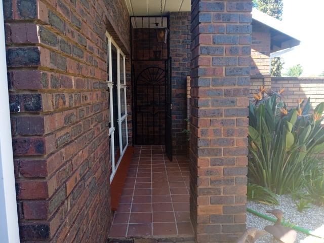 Apartment for rent in Broederstroom, Madibeng Local Municipality