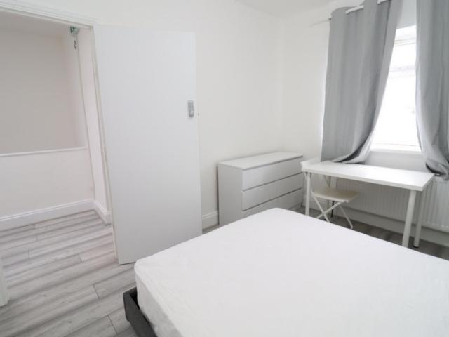 Room for rent in London Borough of Ealing, Greater London