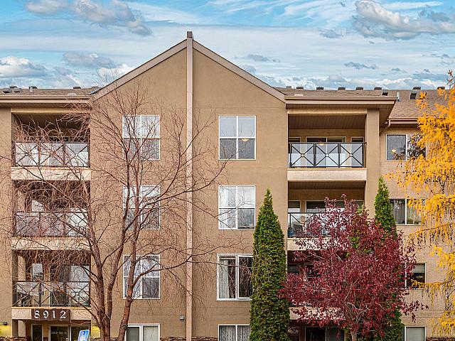 Condo for sale in Wedgewood, Alberta
