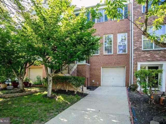 Condo for rent in Alexandria