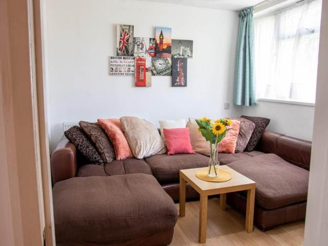 House for rent in Barracks, The Bridge