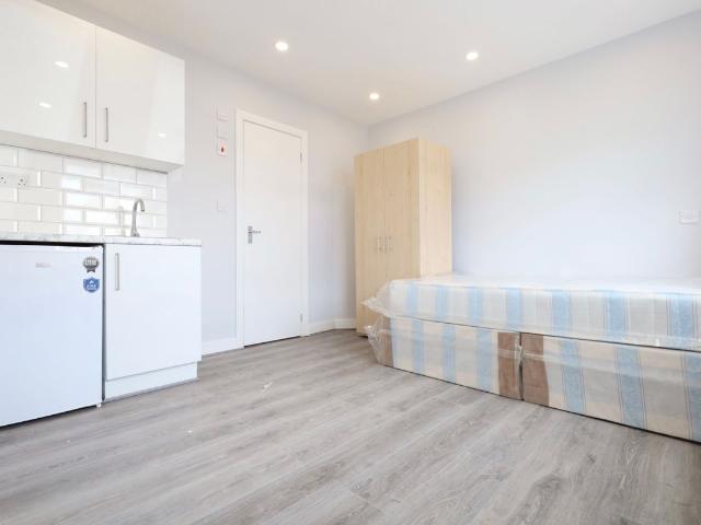 Studio for rent in London Borough of Ealing, Greater London