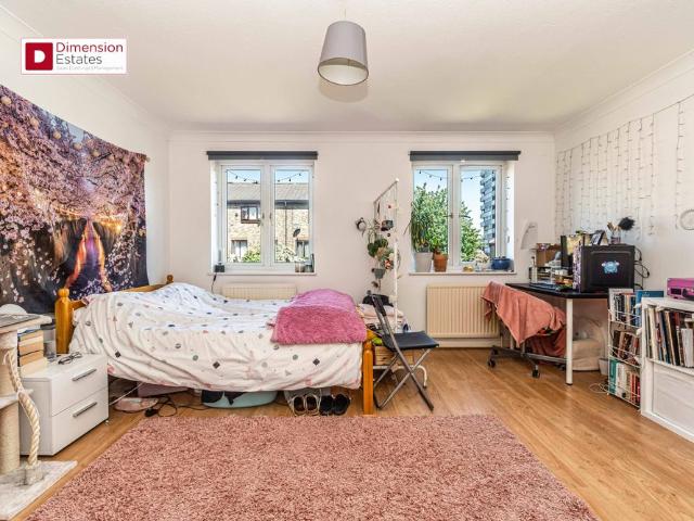 Townhouse for rent in Maryland, Greater London