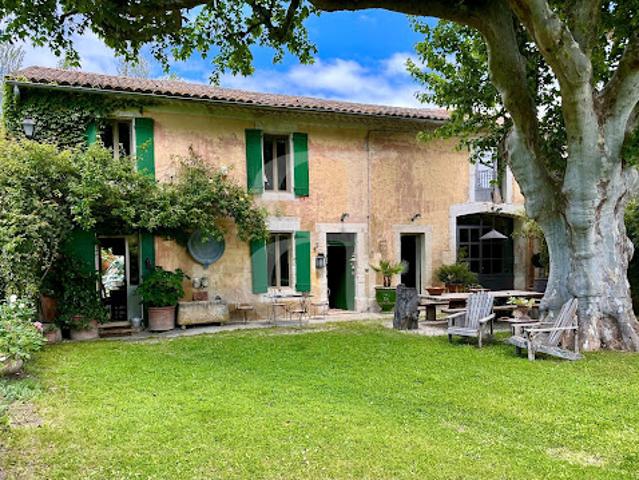 Ferme vente à Arles, Cabannes
