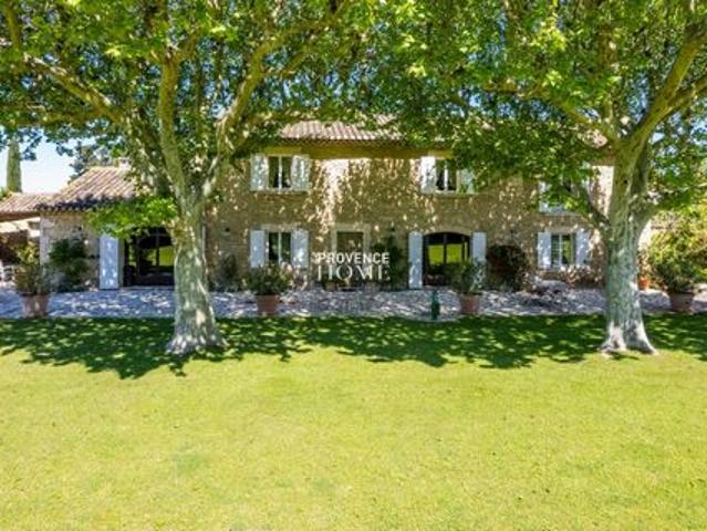 Ferme vente à Apt, Cheval-blanc