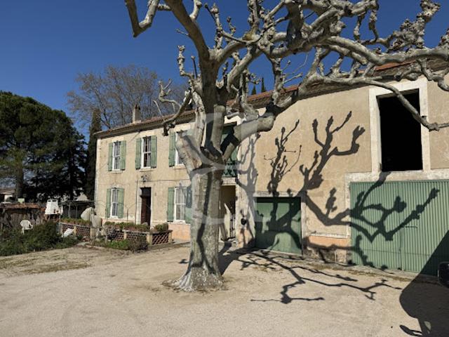 Ferme vente à Arles, Maillane
